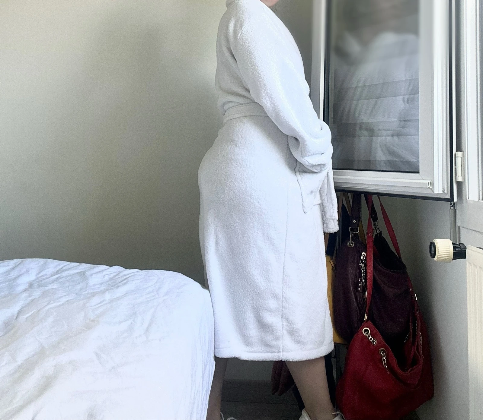 Roupão branco liso de pelúcia com cinto de amarrar – photo 10